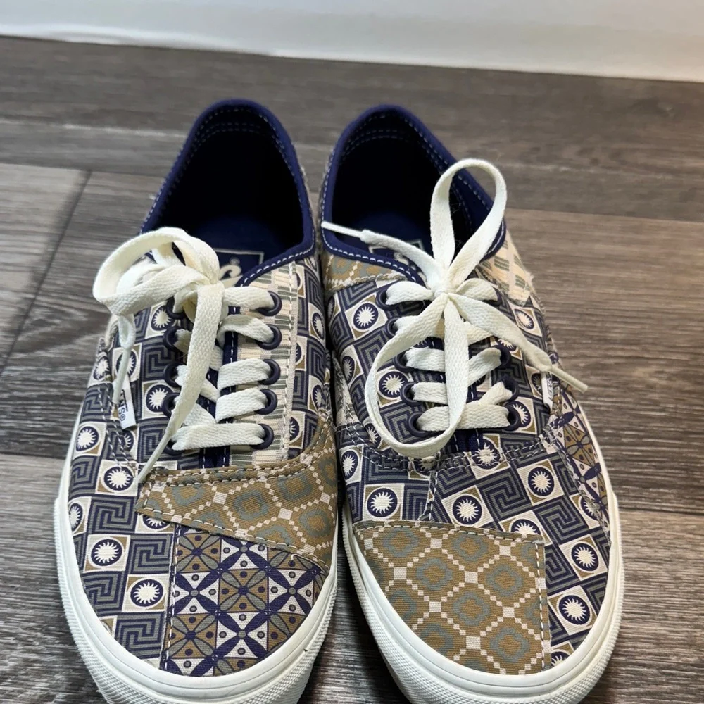 Vans Blue and tan Patterned Sneakers men’s 8.5 (s51)